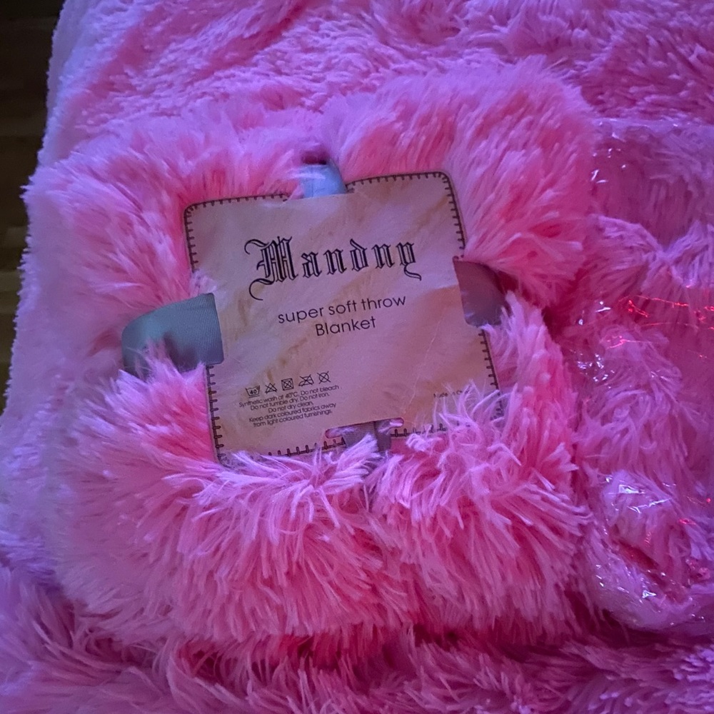 Throw blanket and two pillow shams